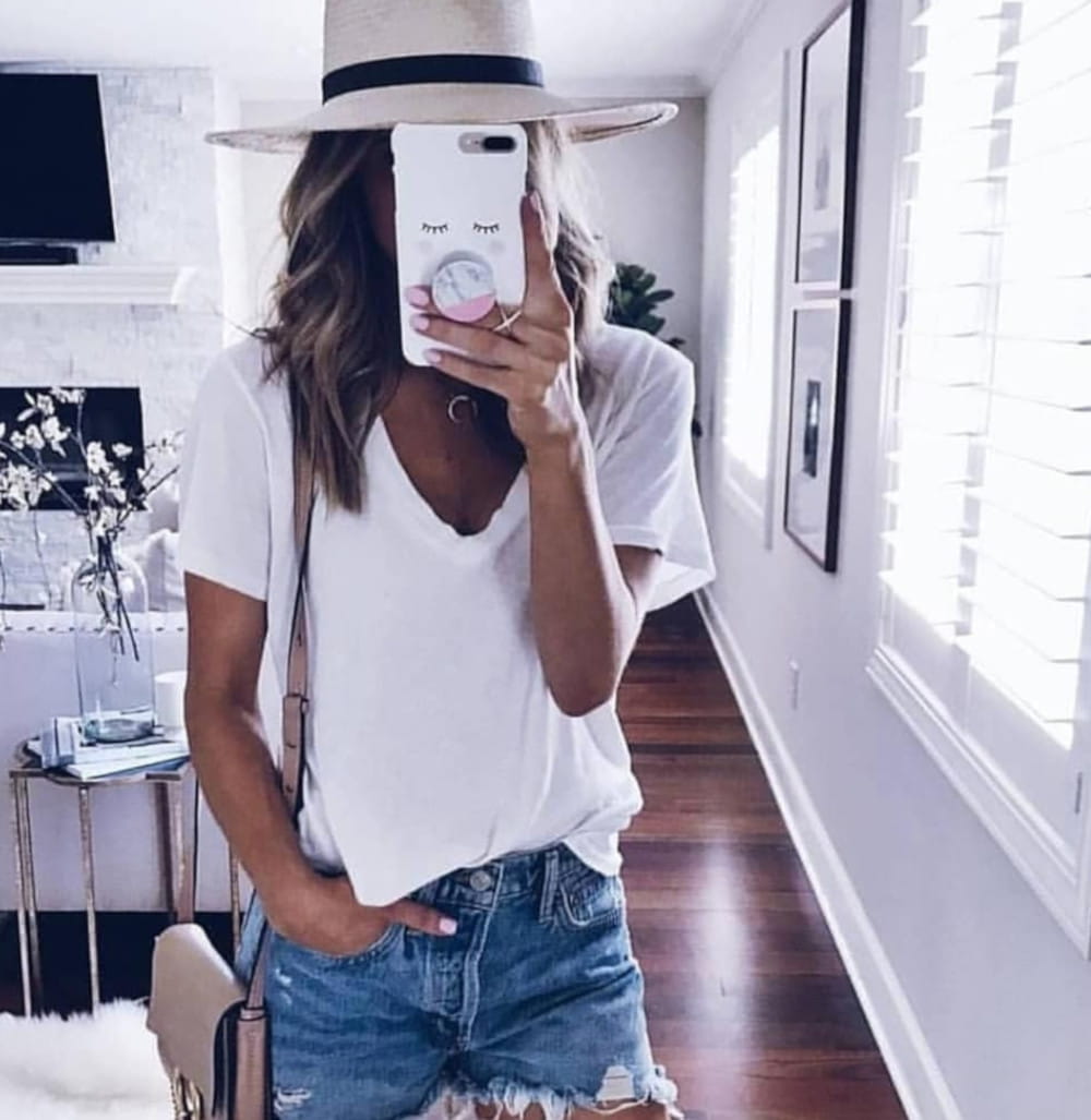 Co to znaczy T-shirt oversize? Przewodnik po modzie ponad rozmiar